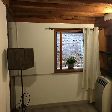 Mezzanino On Canal Apartament